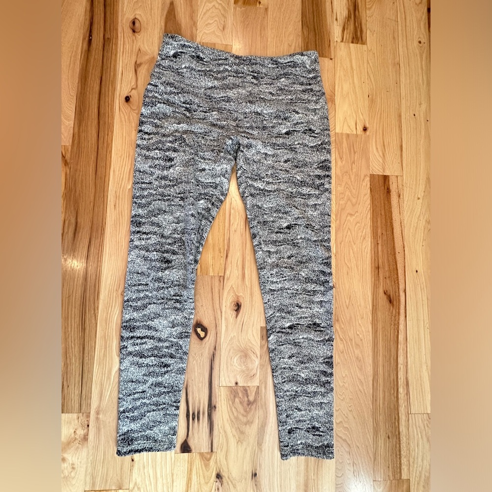 Black/white Leggings. Women’s medium